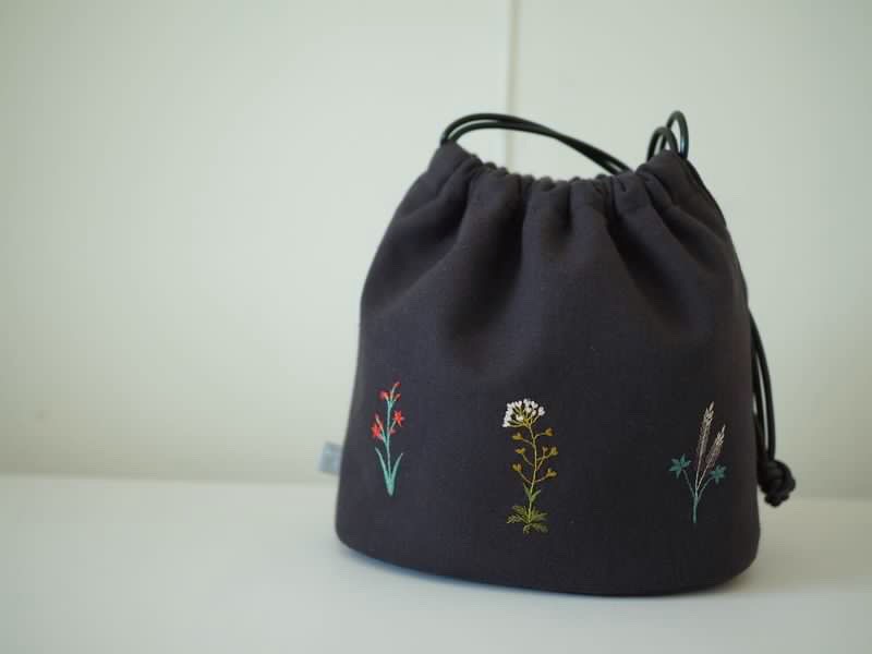 ‘繍 ぬいとり’さんの手刺繍のバッグ